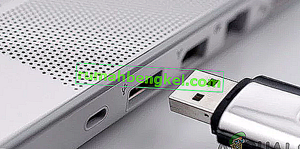 Свързване на USB устройство към компютъра